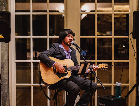 Brisbane Acoustic Singer Brad